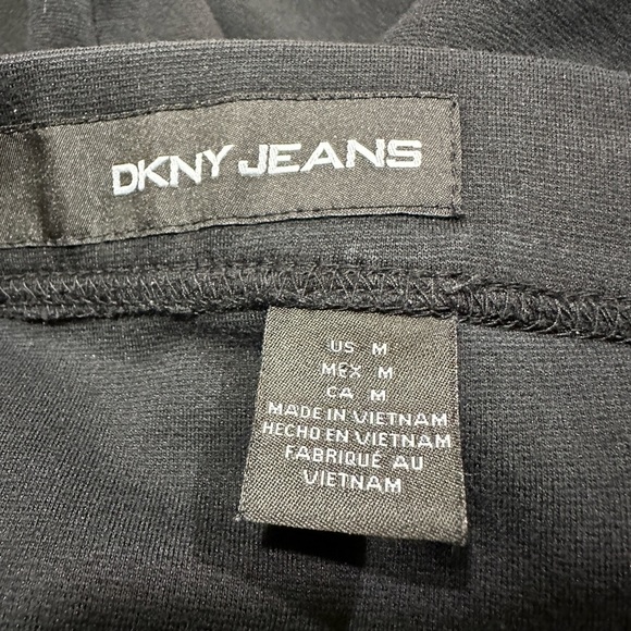 DKNY JEANS, WOMENS, BLACK KNIT PANTS WITH FAUX LEATHER SIDE STRIPES. SIZE M - Picture 8 of 9